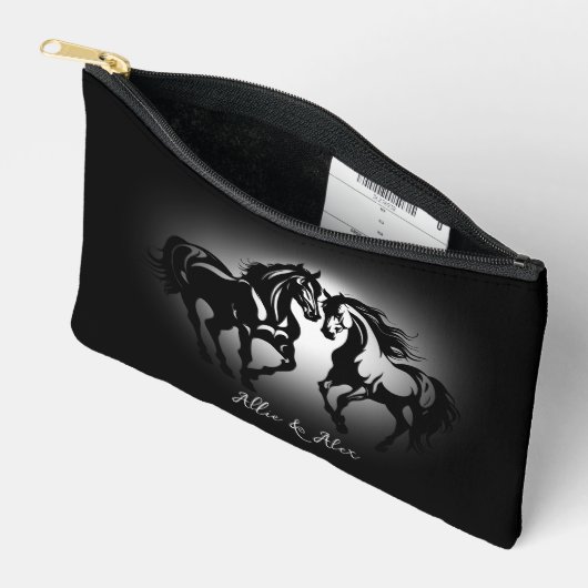 2つの馬の愛の白黒馬好きカップル アクセサリーポーチ (見開き)