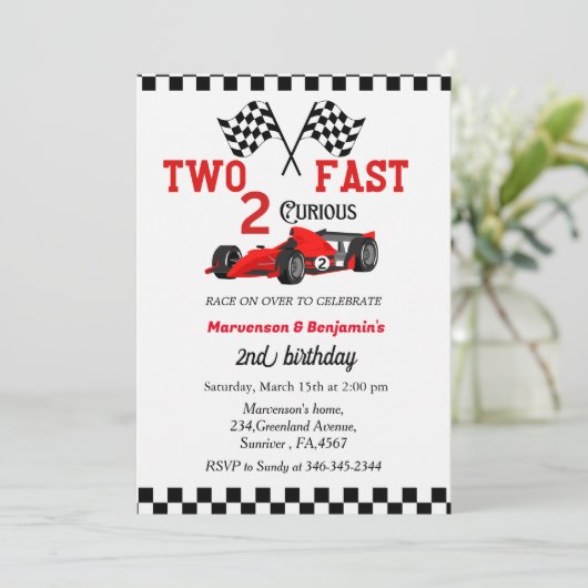 2つの高速レースカーの双子の男の子2nd誕生日パーティー 招待状 (スタンド正面)