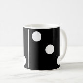 2つの3つの黒ドミノマグ コーヒーマグカップ (正面右)