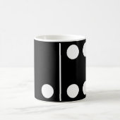 2つの6つの黒ドミノマグ コーヒーマグカップ (中央)