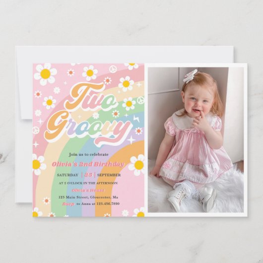 2つのGroovyデイジーレインボー2nd誕生日パーティー写真 招待状 (正面)