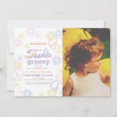 2つのGroovyパステルカラーデイジー2ndバースデーフォト 招待状 (正面)