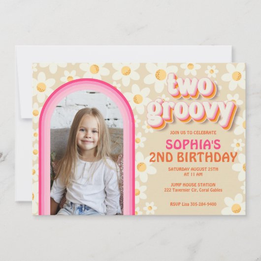 2つのGroovyレトロデイジーフォト誕生日招待状- ノートカード (正面)
