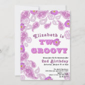 2つのGroovy 2番目の誕生日ピンクのペイズリーと花 招待状 (正面)