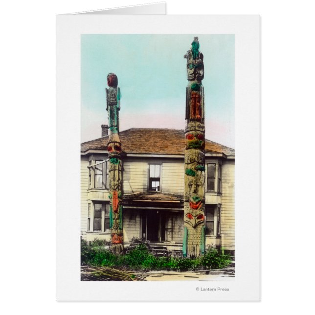 2つのTotempolesのビューWrangell, AK (正面)