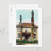 2つのTotempolesのビューWrangell, AK ポストカード (正面/裏面)