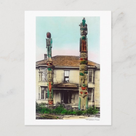 2つのTotempolesのビューWrangell, AK ポストカード (正面)