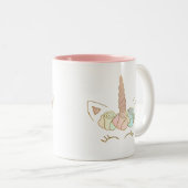 2つは中ピンクのユニコーンのマグにある調子を与えました ツートーンマグカップ (正面右)