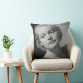 2つを提起している女性 クッション (椅子)