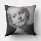 2つを提起している女性 クッション (裏面)