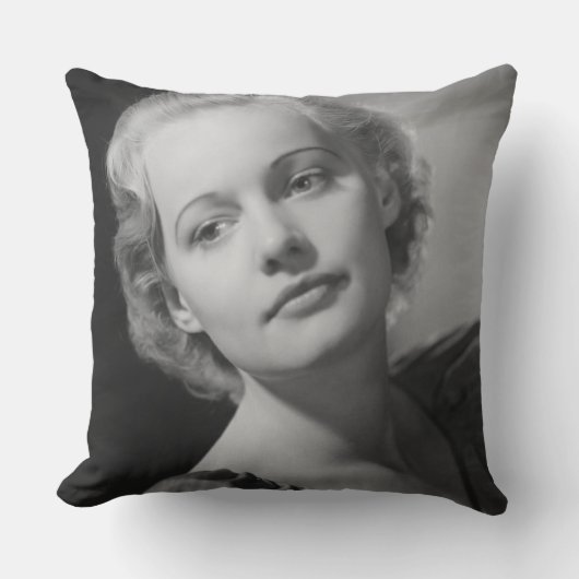 2つを提起している女性 クッション (正面)