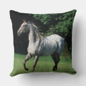 2つを走っているAppaloosaの馬 クッション (裏面)