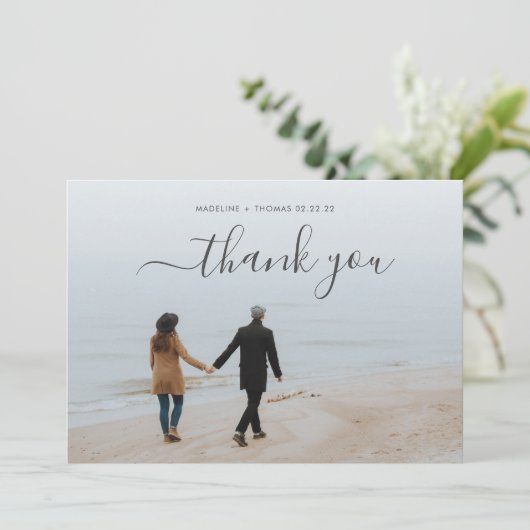 2つシンプルのミニマルフォトコラージュを使用した結婚 サンキューカード (スタンド正面)