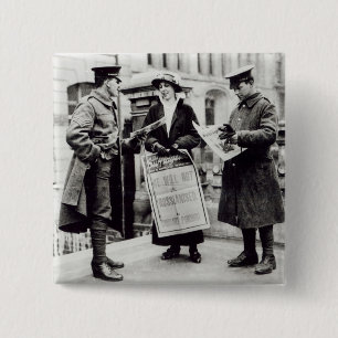 2に新聞を販売しているSuffragette 缶バッジ