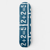 2に2を加えると5になる スケートボード (正面)