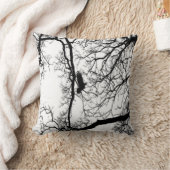 #2を飛ばしているB&Wの写真の鳥 クッション (ブランケット)