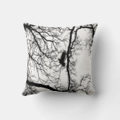 #2を飛ばしているB&Wの写真の鳥 クッション (裏面)