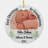 2カスタム祖父母としての写真初めてのクリスマス セラミックオーナメント (裏面)