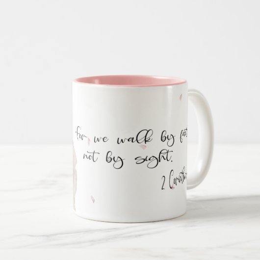 2コリント人57は信仰によって歩き、見て歩くことではない ツートーンマグカップ (正面右)
