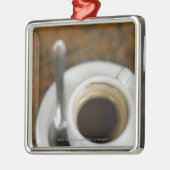 2コーヒーのクローズアップ メタルオーナメント (左)