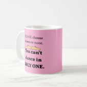 2シューズまたはなしリトルピンクパーズ。 コーヒーマグカップ (正面左)