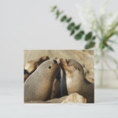 2シールキスをするはがき ポストカード (スタンド正面)