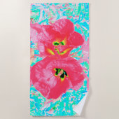 2バラ色の赤いサンゴ梅熱狂するハイビスカスオンアクア ビーチタオル (正面)