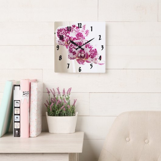 2パープルホワイトオーキッドシック彼女は準備ができて流した スクエア壁時計 (読書スペース)