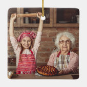 2フォトおばあちゃんのジョイレッドバッファロープレイド セラミックオーナメント (裏面)