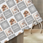 2フォトグレーニュートラルMerry Christmas雪 薄葉紙<br><div class="desc">アップロードする前もしに、写真を四角にトリミングすると、デザインを編集する簡単になります。この可愛い休日のイラストレーションに2つの写真を追加 – 子供たちに最適。メッセーシンプルジの領域を持つクラシックモダンクリスマスシンボルの書スケッチと。</div>