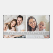 2フォトコラージュ家族は全て引用文グレー デスクマット (正面)