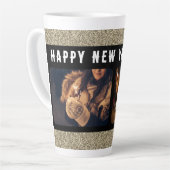 2フォトコラージュ金ゴールドグリッターハッピーニューイヤー2023 カフェラテマグ (左アングル)