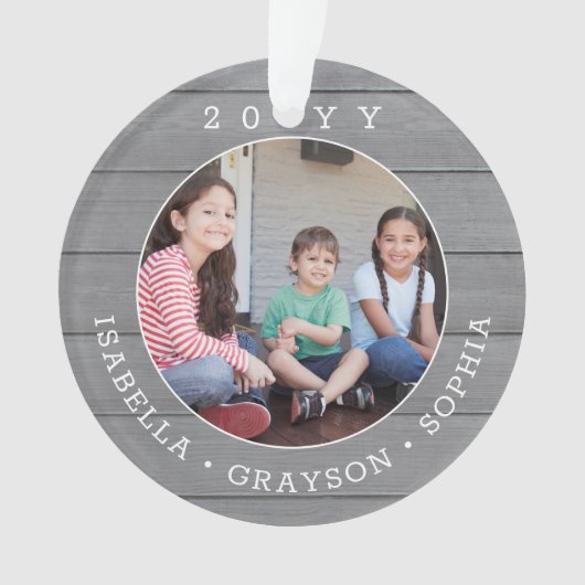 2フォトシンプルタイポグラフィ年グレイフェイクウッド オーナメント (正面)