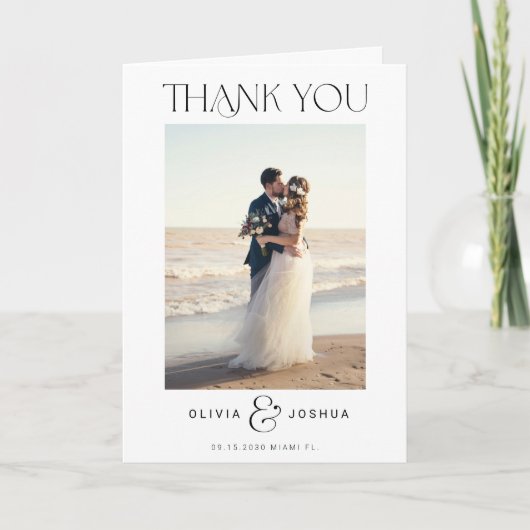 2フォトシンプルモダンタイポグラフィ結婚折り曲げ サンキューカード (正面)