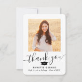 2フォトニューアドレスシンプルタイポグラフィ卒業 サンキューカード (正面)