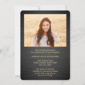 2フォトブラシ仕上げブラックと金ゴールドスクリプトの卒業 案内状 (裏面)