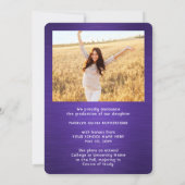 2フォトブラシ付き紫と白のスクリプトの卒業 案内状 (裏面)