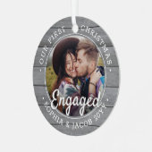 2フォト初めてのクリスマス婚約したグレイフェイクウッド メタルオーナメント (正面左)
