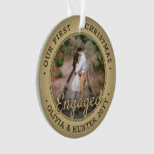 2フォト初めてのクリスマス婚約したブラック&フェイク金ゴールド オーナメント (正面)