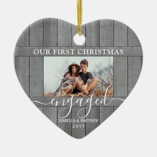 2フォト初めてのクリスマス婚約した木材フェイクハート セラミックオーナメント (正面)