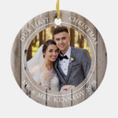2フォト初めてのクリスマス結婚したウッド セラミックオーナメント (裏面)