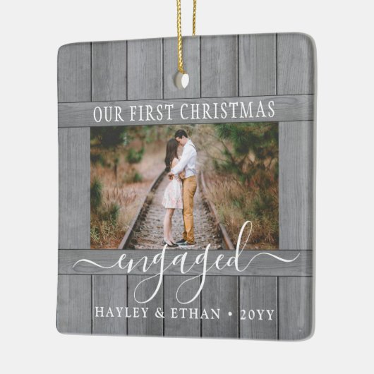 2フォト婚約初めてのクリスマスフェイクズグレーウッド セラミックオーナメント (左)