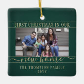 2フォト新しいホーム初めてのクリスマスグリーンと金ゴールド セラミックオーナメント (正面)