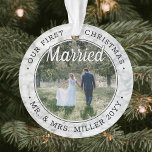 2フォト新婚ファーストクリスマス結婚したフェイク大理石 オーナメント<br><div class="desc">祝氏と同じ楽しい1日の休日ミセスはカスタム2枚の写真「私たちの初めてのクリスマス結婚した」の円形セラミックオーナメント。このテンプレート上のすべての文字と画像シンプルは、パーソナライズする違うために前面と背面で同じまたは可能である。アイディアとして、スクリプトタイポグラフィ読は「一緒に」または「婚約した」することができる。(IMAGE & 文字デザイン TIPS: 1)文言の位置を調整するには、最初または最後に宇宙を追加する。2)写真を正確に中央に配置するには、Zazzleのウェブサイトにアップロードする前に正方形の形にトリミングする。 デザインはスタイリッシュ黒と白の大理石フェイク、手書きスタイルスクリプトの書名と年と2つの写真を備えている。この&ユニーク記念モダン酒はクリスマスの家庭の装飾にエレガントtouchを追加する。新郎新婦結婚に可愛らしいプレゼントアイディア。前面の写真の例はTim Staggeによる(UnsplashのSource: @tim_stagge)。</div>