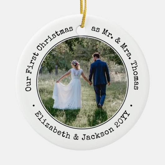 2フォト新婚初めてのクリスマス白黒 セラミックオーナメント (正面)