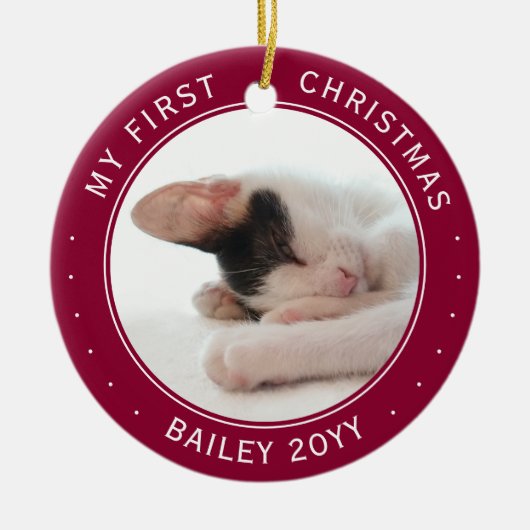 2ペットの写真私の最初のクリスマスクランベリーレッドホワイト セラミックオーナメント (正面)
