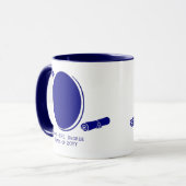 2モダン – 写真と卒業証書とキャップを青に マグカップ (正面左)