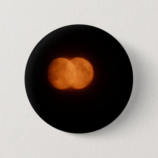 2ヶ月 缶バッジ (正面)