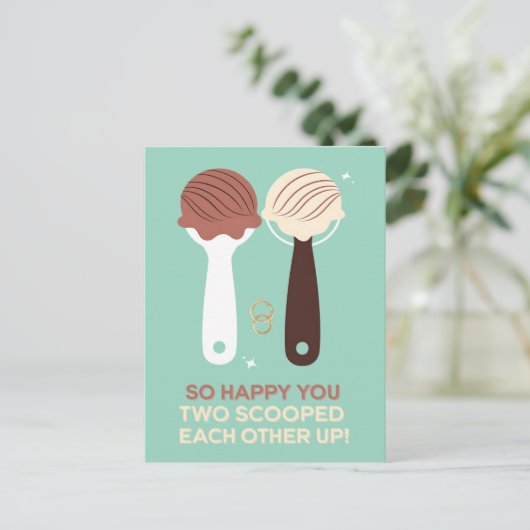 2人でアイスをスクープし合って本当に嬉しい ポストカード (スタンド正面)