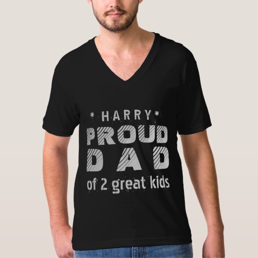 2人のすばらしい子供の名前をカスタムするV08の誇り高いパパ Tシャツ (正面)